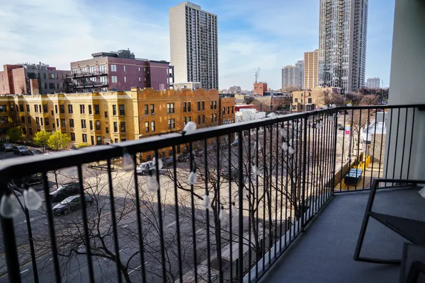 $2,350 | 1560 North Sandburg Terrace, Unit 503J, Chicago, IL 60610
