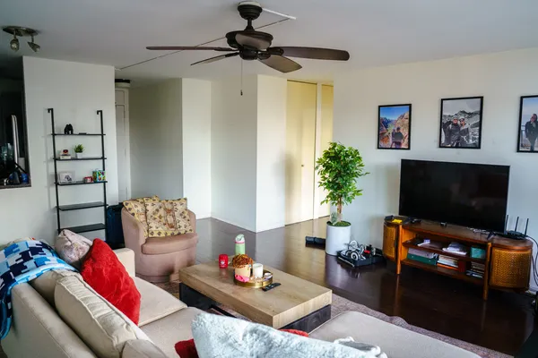 $2,350 | 1560 North Sandburg Terrace, Unit 503J, Chicago, IL 60610