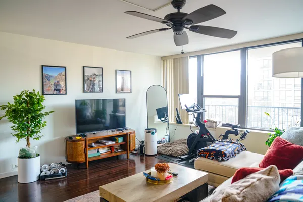 $2,350 | 1560 North Sandburg Terrace, Unit 503J, Chicago, IL 60610