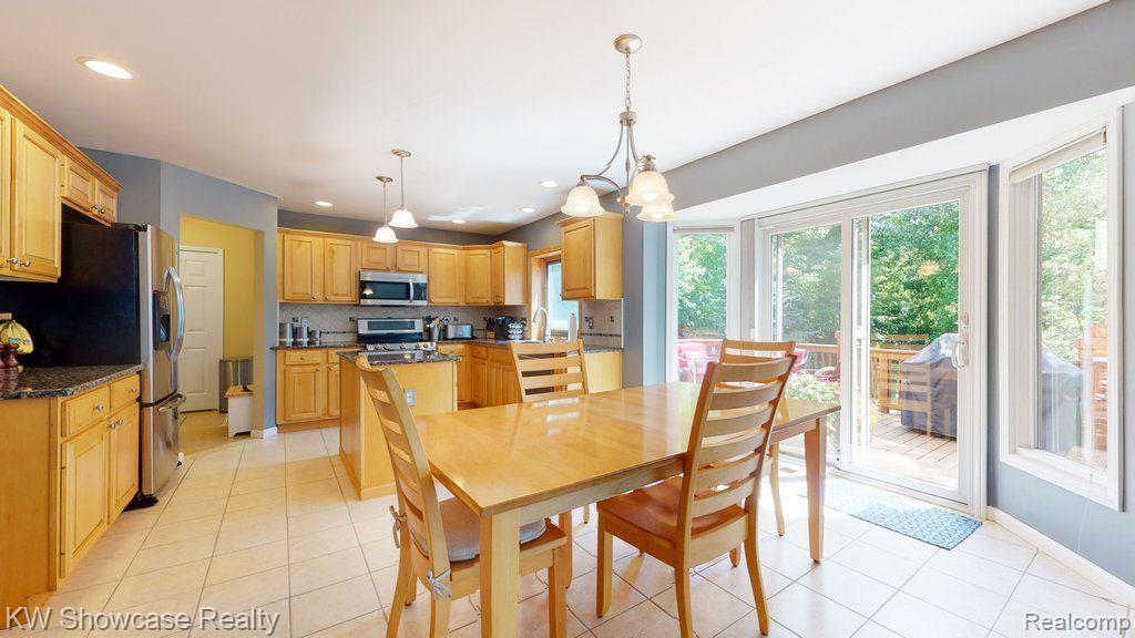 917 Rambling Drive Rochester Hills, MI 48307 - Photo 6 of 47