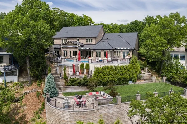 $2,590,000 | 812 Cedar Crest Drive, Lake Ozark, MO 65049