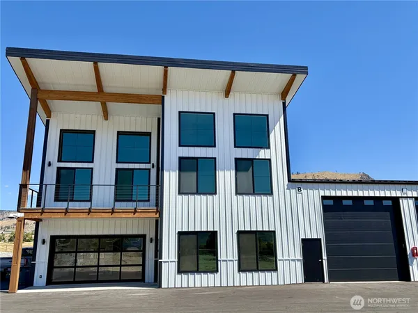 $359,000 | 73 East Shop Avenue, Unit B3, Chelan, WA 98816
