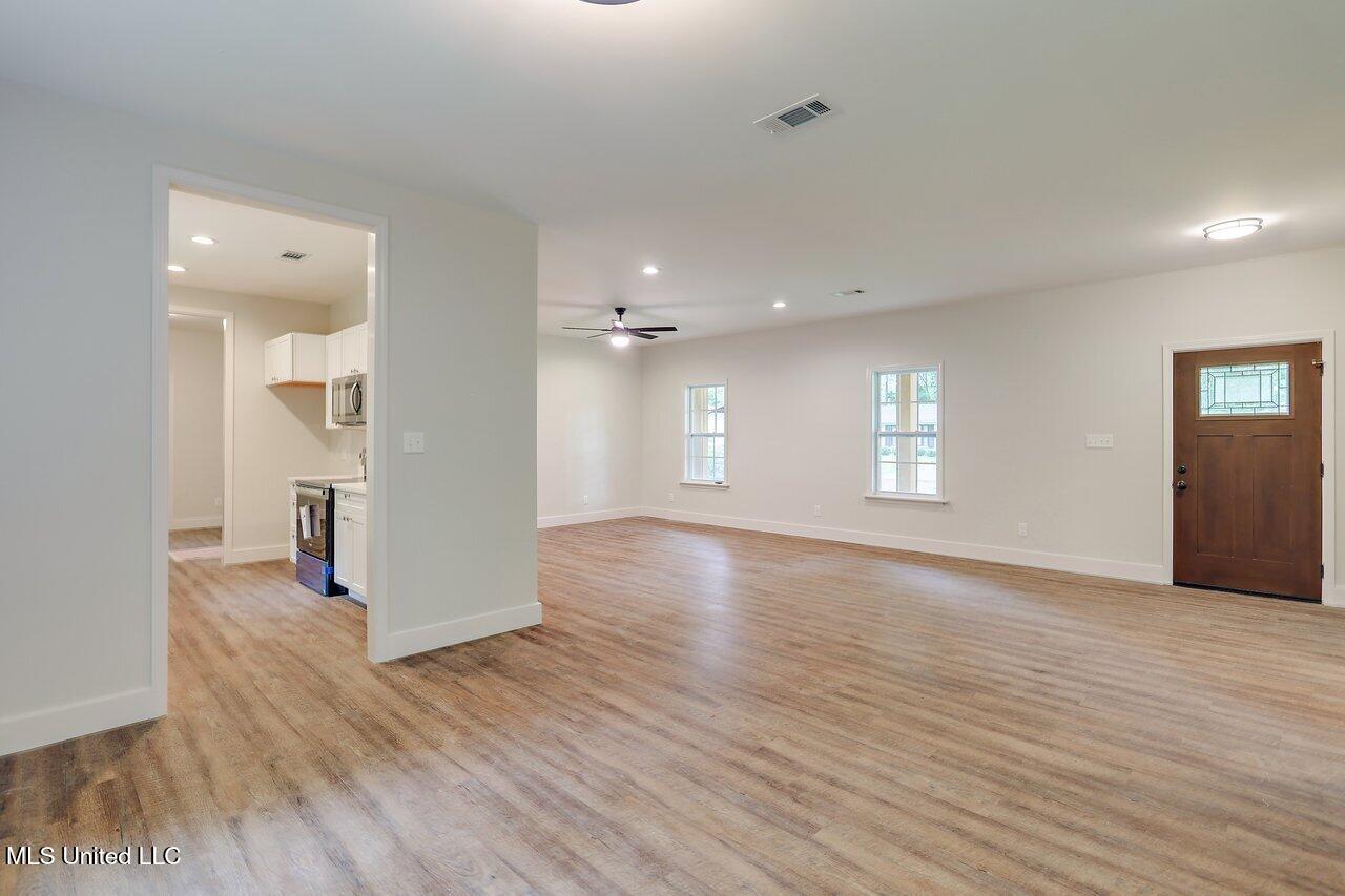 233 Allstate Drive Jackson, MS 39211 - Photo 17 of 29 233 Allstate Dr 16