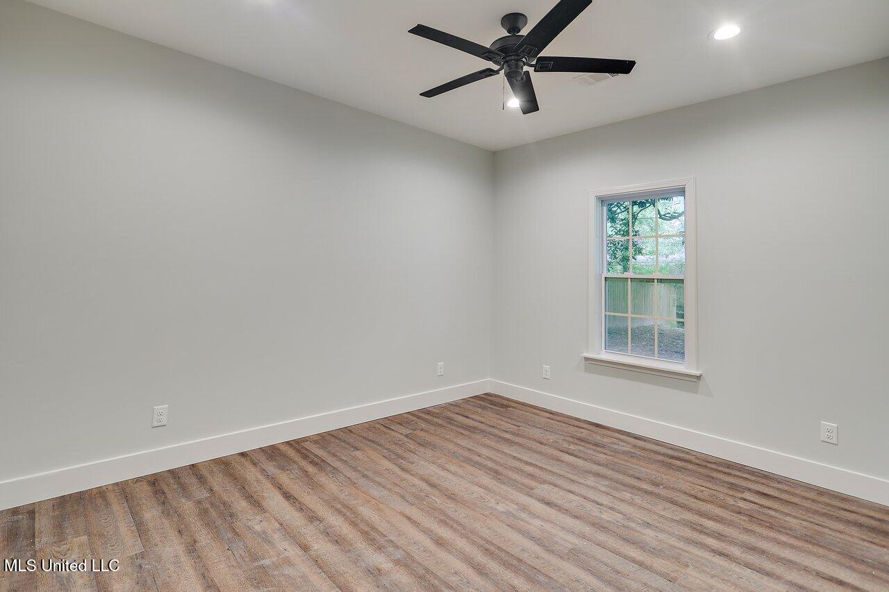 233 Allstate Drive Jackson, MS 39211 - Photo 18 of 29 233 Allstate Dr 17