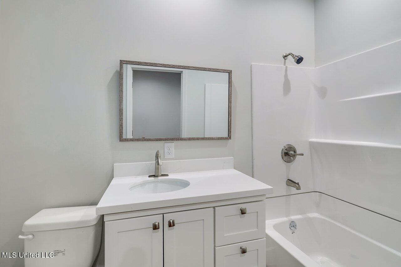233 Allstate Drive Jackson, MS 39211 - Photo 20 of 29 233 Allstate Dr 19