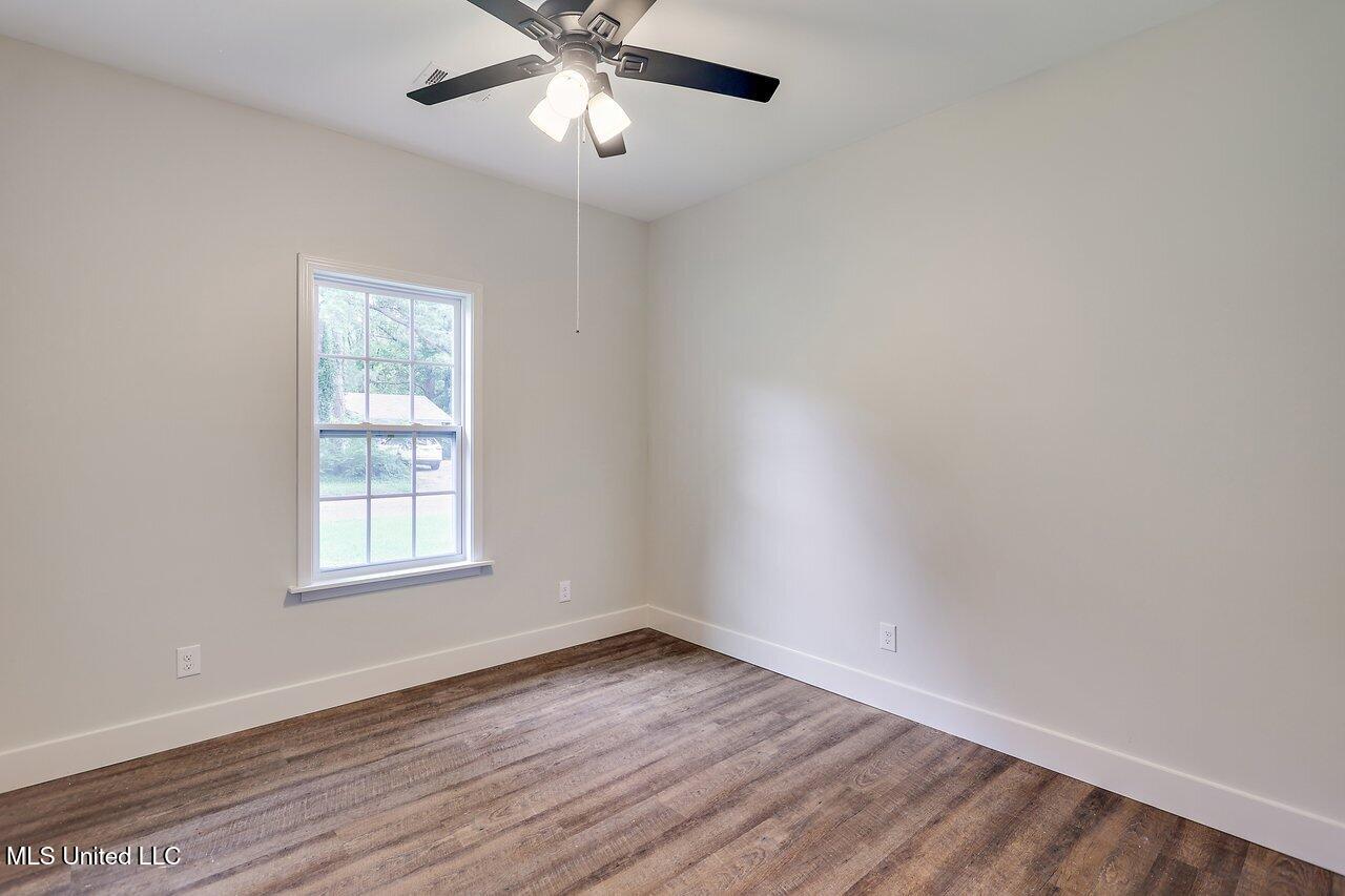 233 Allstate Drive Jackson, MS 39211 - Photo 21 of 29 233 Allstate Dr 20