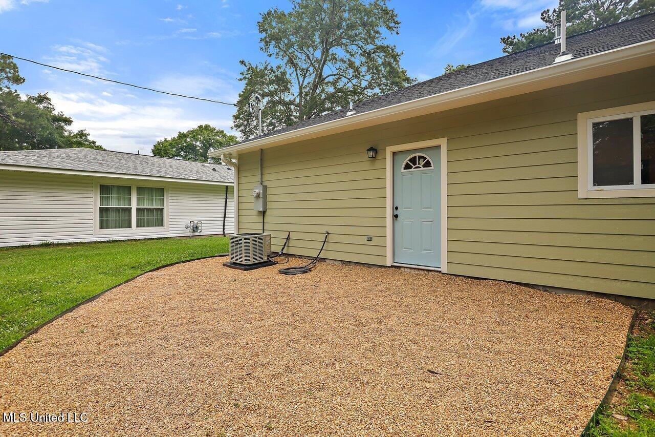 233 Allstate Drive Jackson, MS 39211 - Photo 25 of 29 233 Allstate Dr 24
