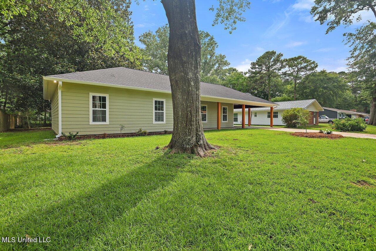 233 Allstate Drive Jackson, MS 39211 - Photo 4 of 29 233 Allstate Dr 2