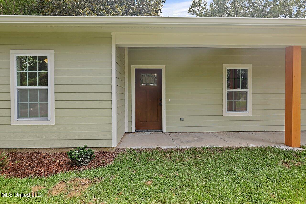 233 Allstate Drive Jackson, MS 39211 - Photo 5 of 29 233 Allstate Dr 4