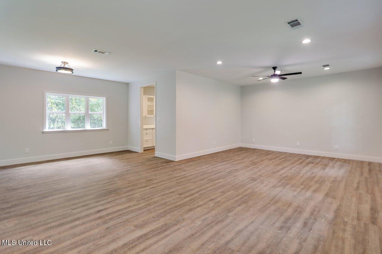 233 Allstate Drive Jackson, MS 39211 - Photo 6 of 29 233 Allstate Dr 5