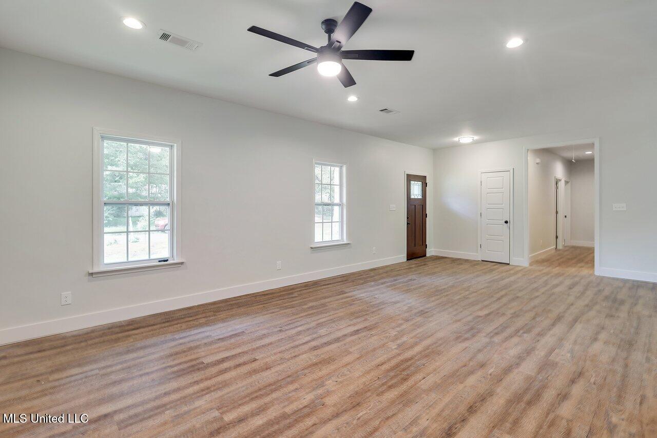 233 Allstate Drive Jackson, MS 39211 - Photo 7 of 29 233 Allstate Dr 6