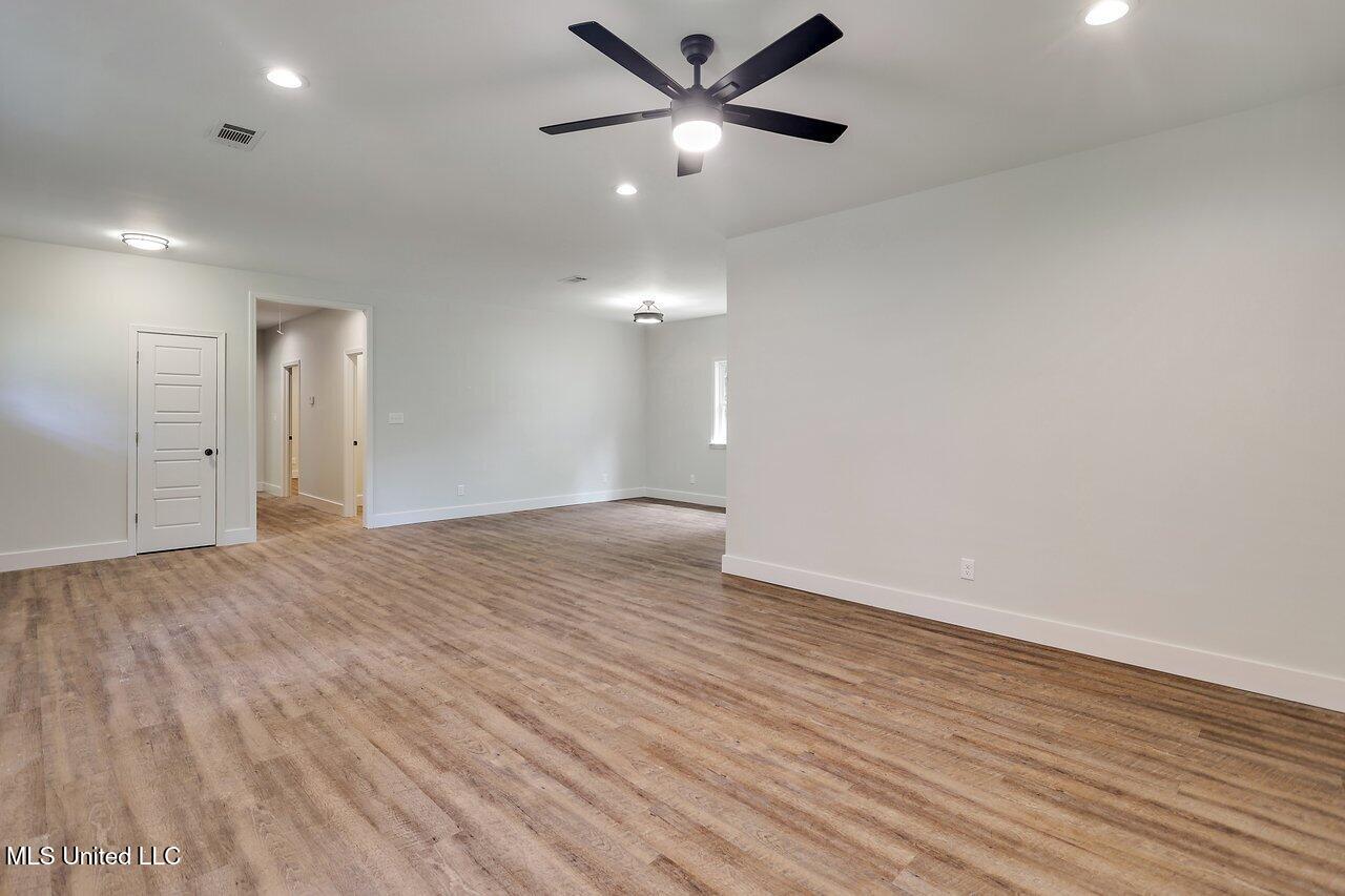 233 Allstate Drive Jackson, MS 39211 - Photo 8 of 29 233 Allstate Dr 7