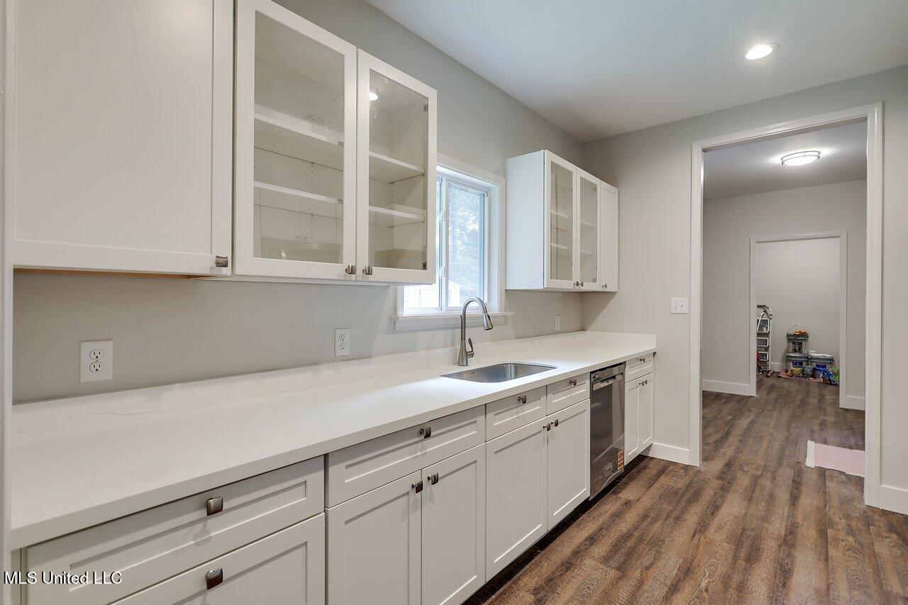 233 Allstate Drive Jackson, MS 39211 - Photo 10 of 29 233 Allstate Dr 9