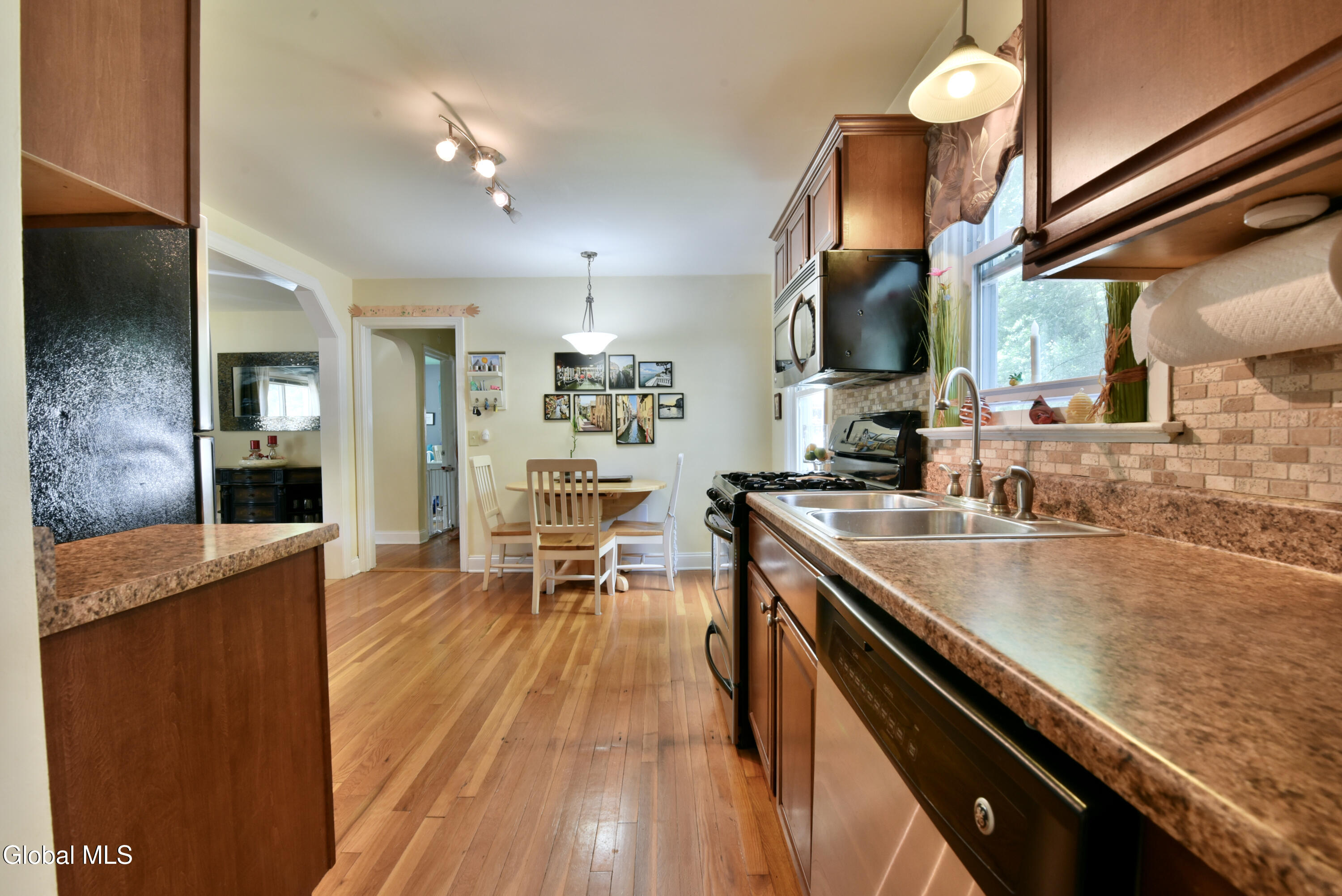 69 Gipp Road Albany, NY 12203 - Photo 10 of 54 17