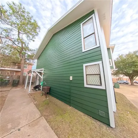 a view of a back yard of the house