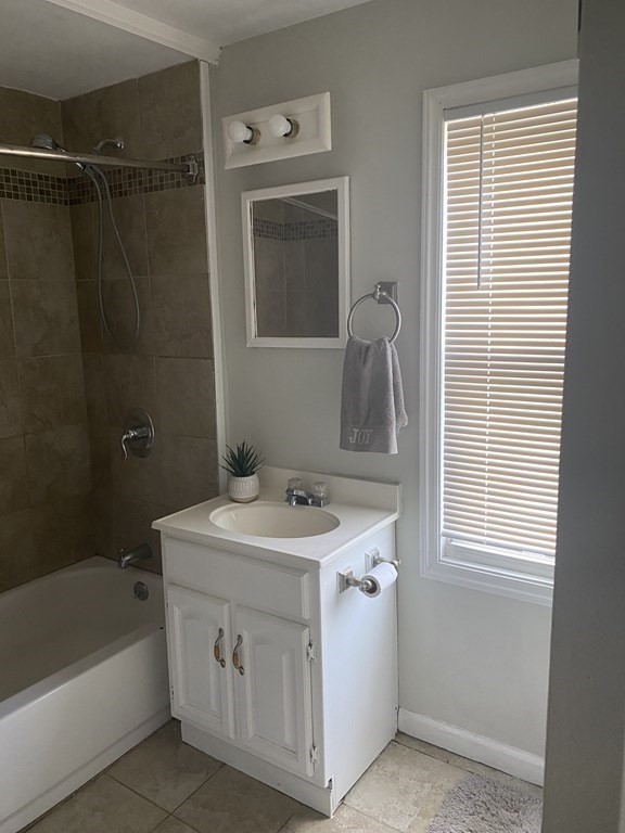 282 Commonwealth Avenue Springfield, MA 01108 - Photo 16 of 19 a bathroom with a sink a toilet and shower