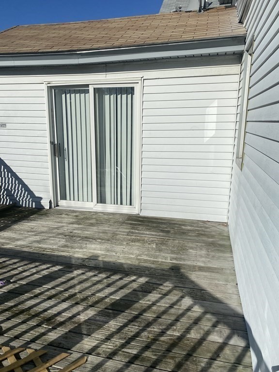 282 Commonwealth Avenue Springfield, MA 01108 - Photo 4 of 19 a view of a porch
