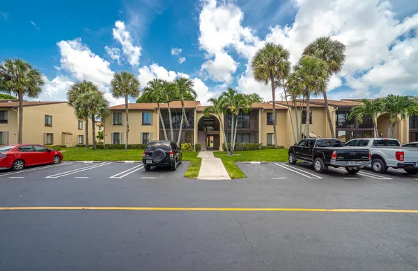 $249,000 | 610 Sea Pine Way, Unit H2, Greenacres, FL 33415