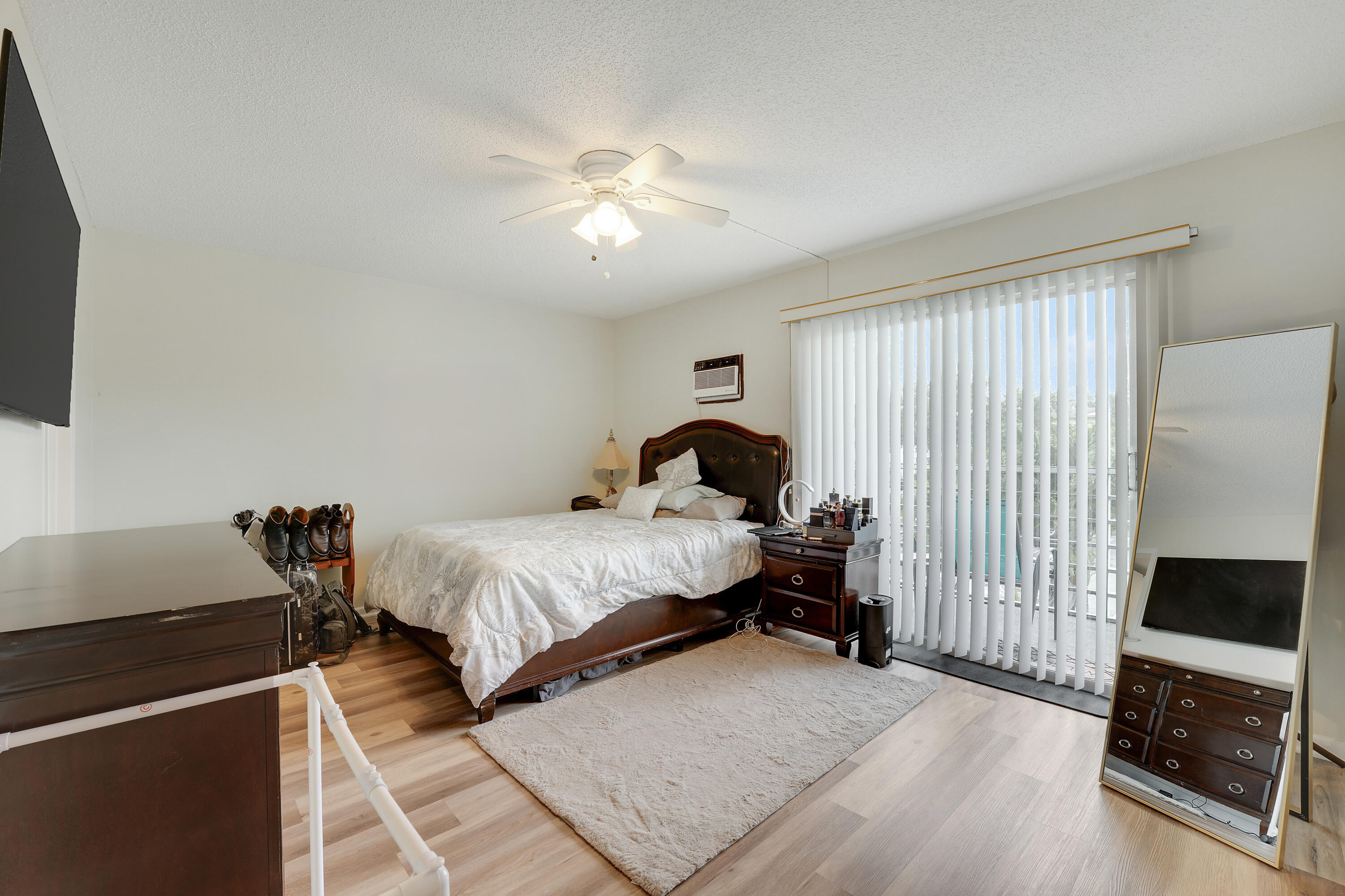 146 Mansfield D Boca Raton, FL 33434 - Photo 9 of 12 a bed room with a bed and a tv