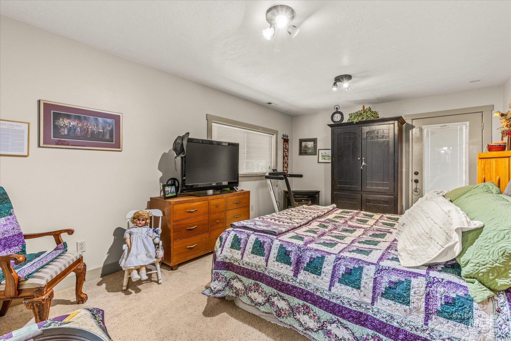 1 Sunset Trail Banks, ID 83602 - Photo 20 of 42 Carpeted room featuring a window with horizontal blinds, built-in light fixtures, and a glass-paneled door