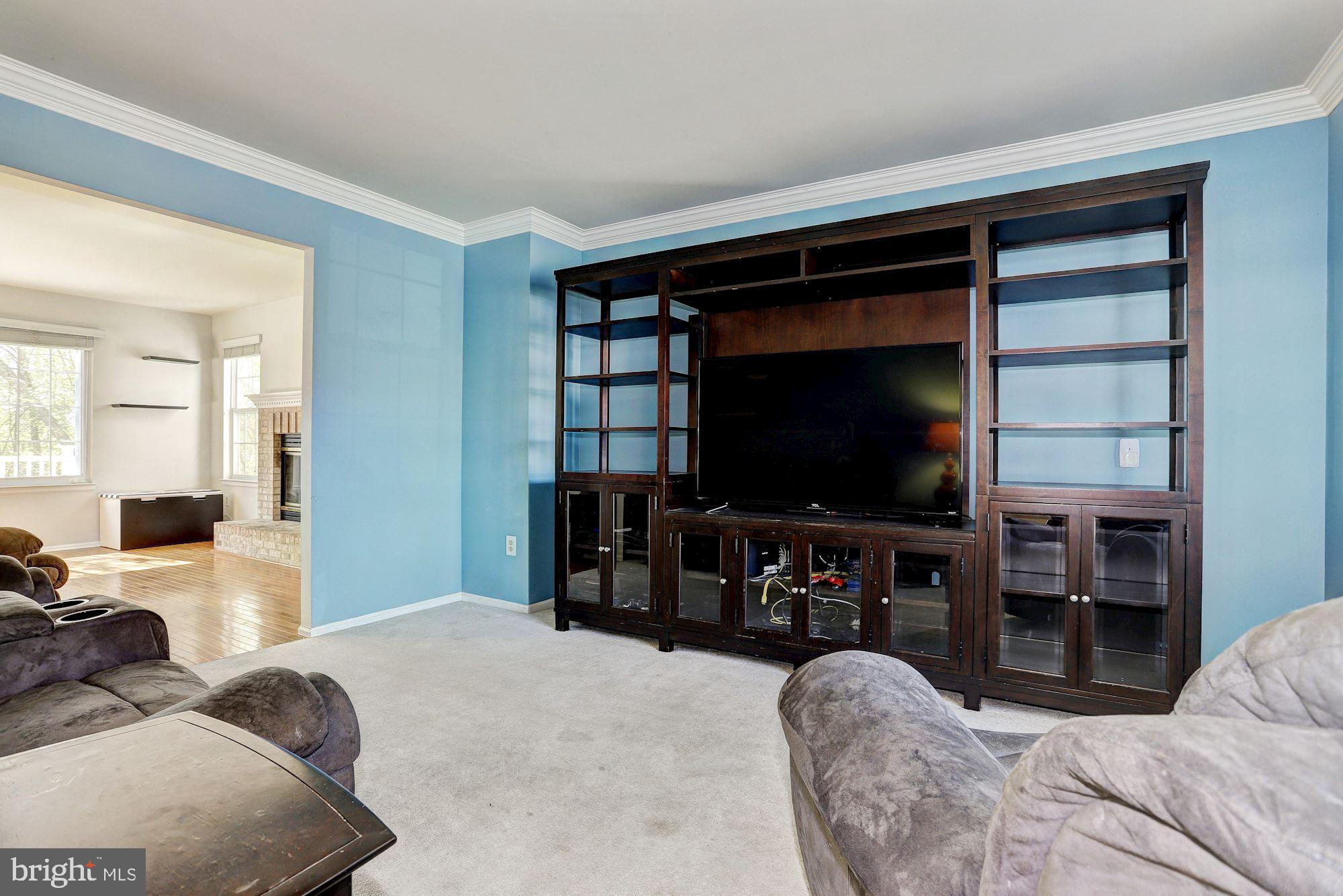 841 Sunny Chapel Road Odenton, MD 21113 - Photo 3 of 29 Living Room