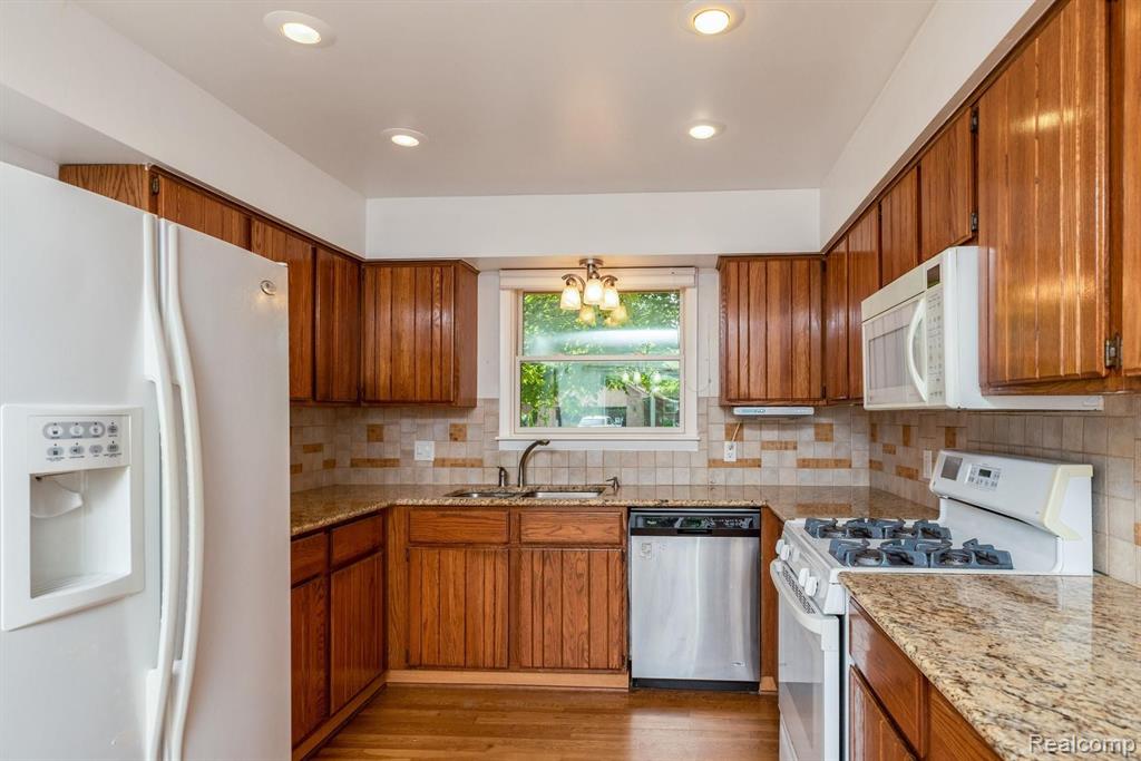 887 Ten Point Drive Rochester, MI 48309 - Photo 12 of 39