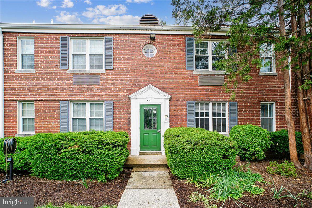 Auburn Village - 201 E Glebe
