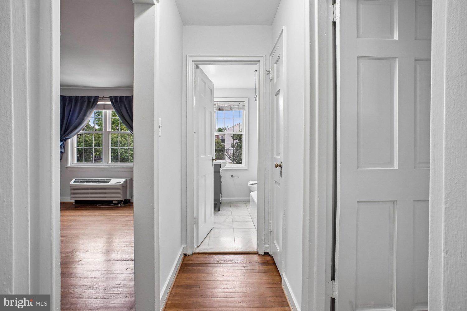 201 East Glebe Road, Unit B Alexandria, VA 22305 - Photo 11 of 29 Hall