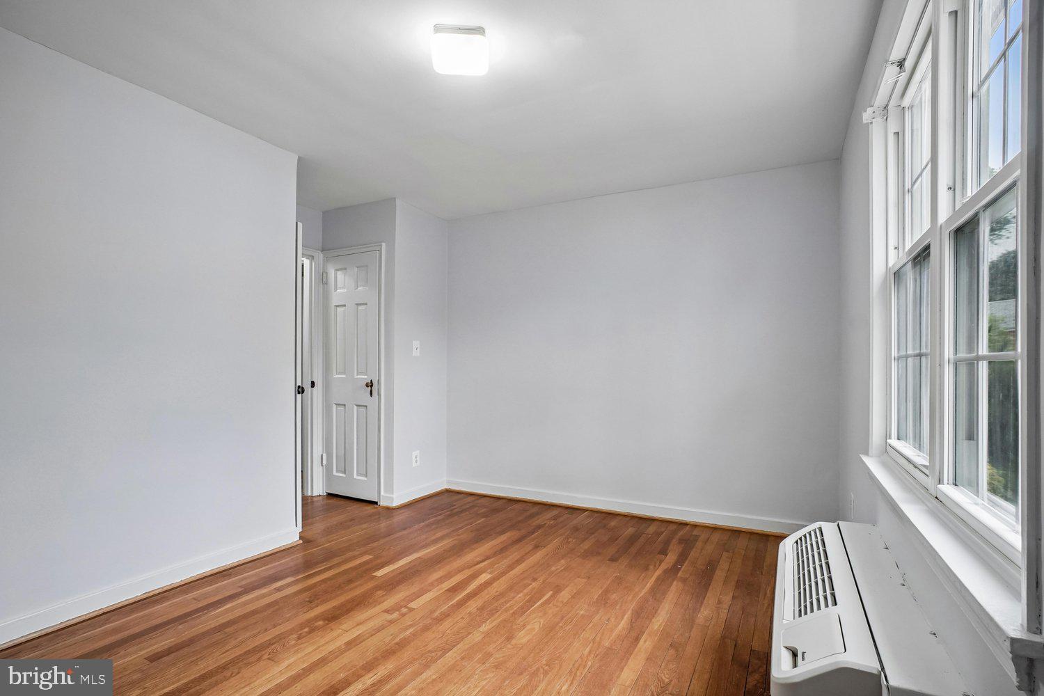 201 East Glebe Road, Unit B Alexandria, VA 22305 - Photo 16 of 29 Primary Bedroom
