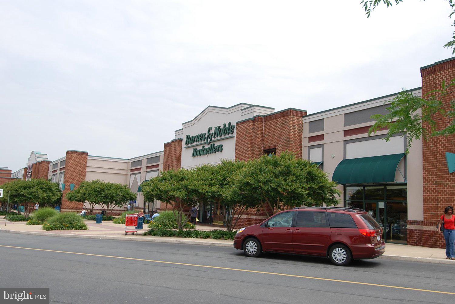 201 East Glebe Road, Unit B Alexandria, VA 22305 - Photo 23 of 29 Potomac Yards Shopping