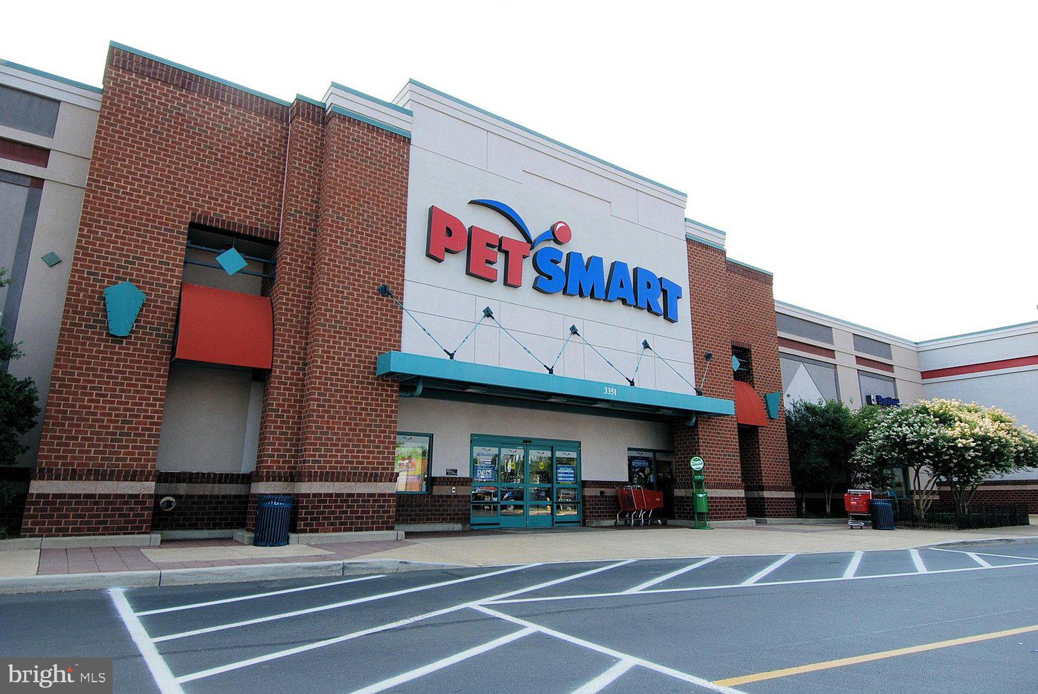 201 East Glebe Road, Unit B Alexandria, VA 22305 - Photo 25 of 29 Potomac Yards Shopping