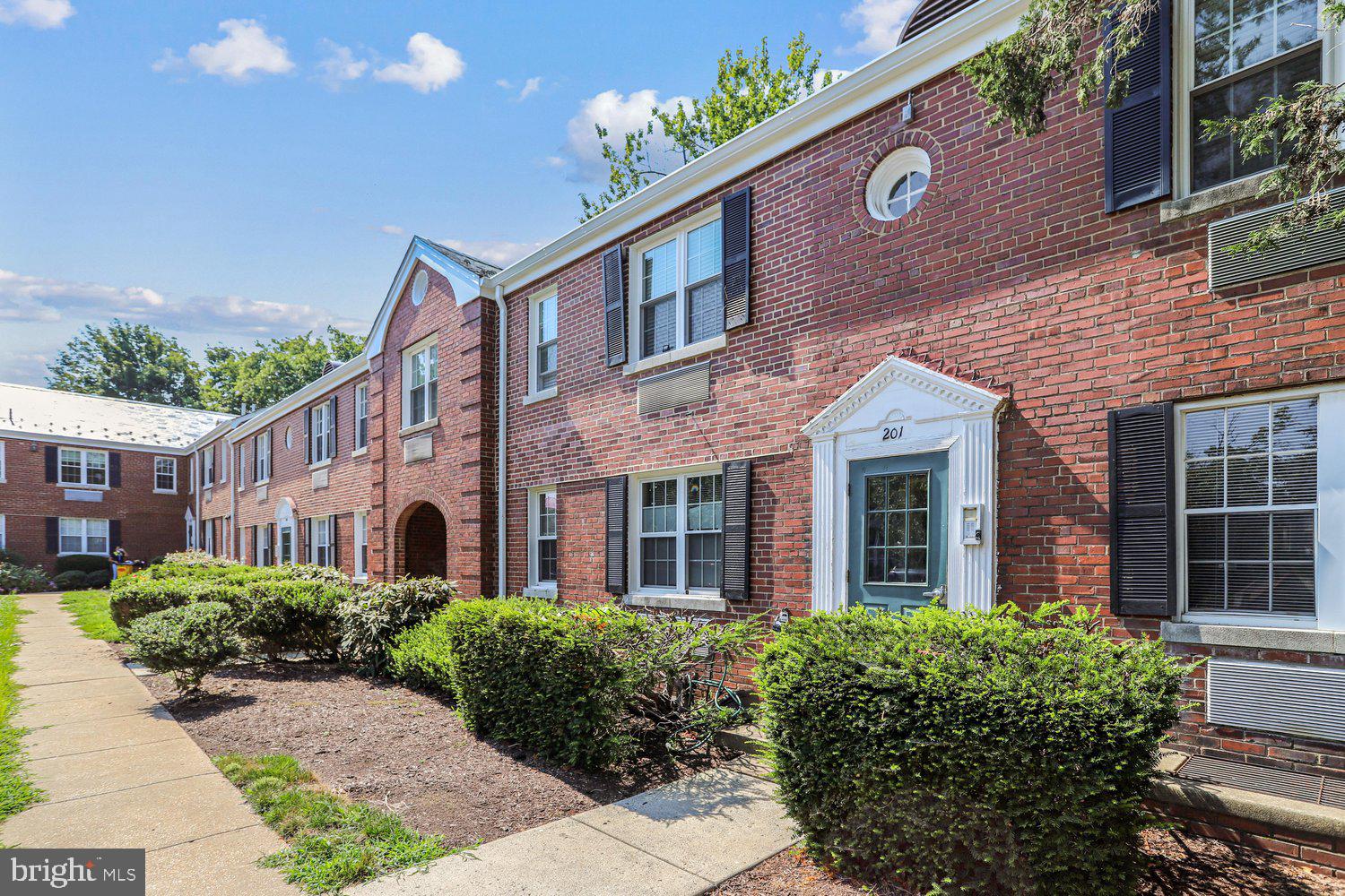 201 East Glebe Road, Unit B Alexandria, VA 22305 - Photo 28 of 29 Auburn Village - 201 E Glebe Road Front Elevation