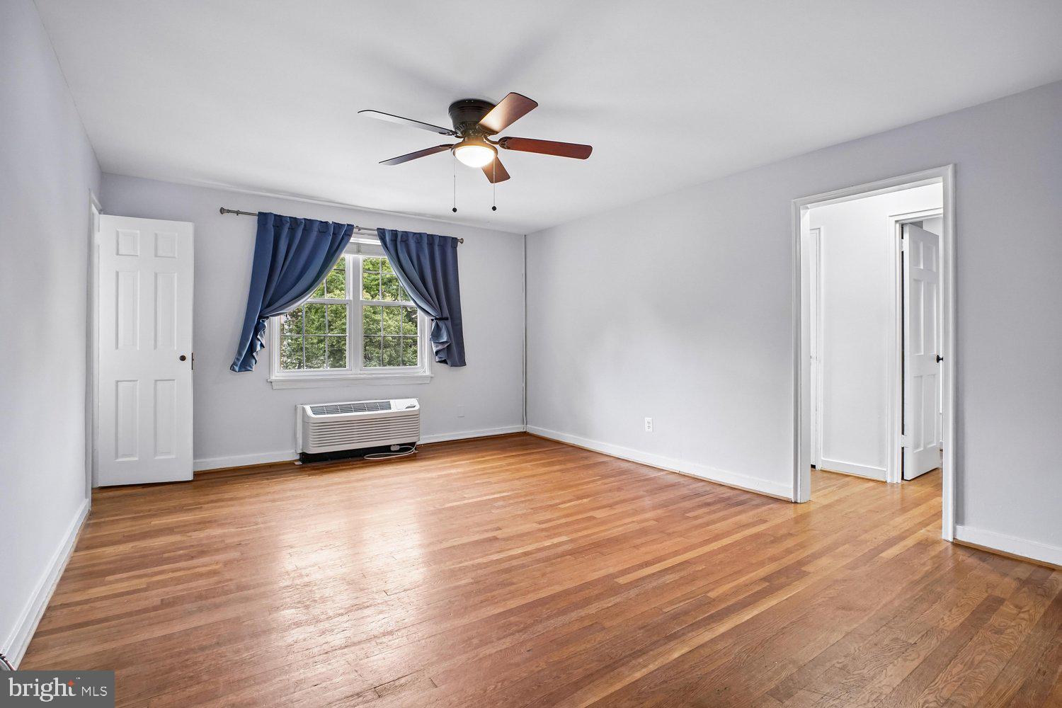 201 East Glebe Road, Unit B Alexandria, VA 22305 - Photo 3 of 29 Living Room