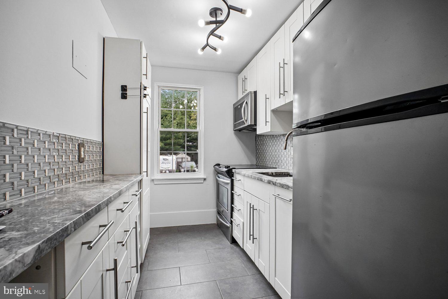 201 East Glebe Road, Unit B Alexandria, VA 22305 - Photo 8 of 29 Kitchen