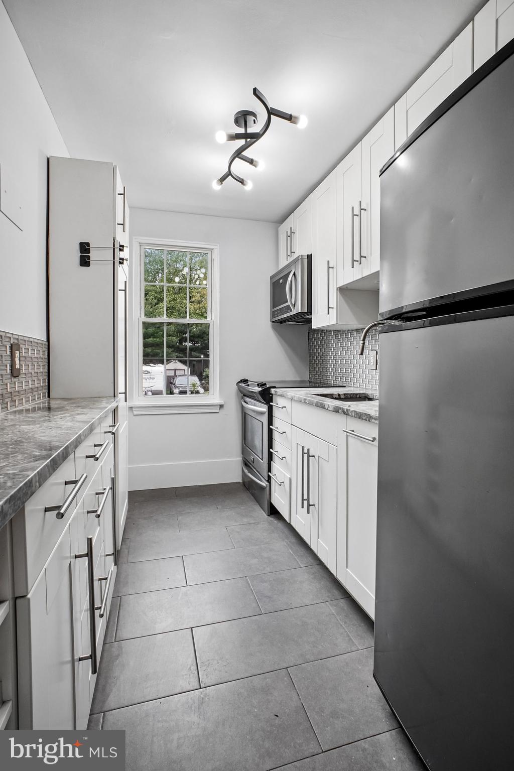 201 East Glebe Road, Unit B Alexandria, VA 22305 - Photo 9 of 29 Kitchen