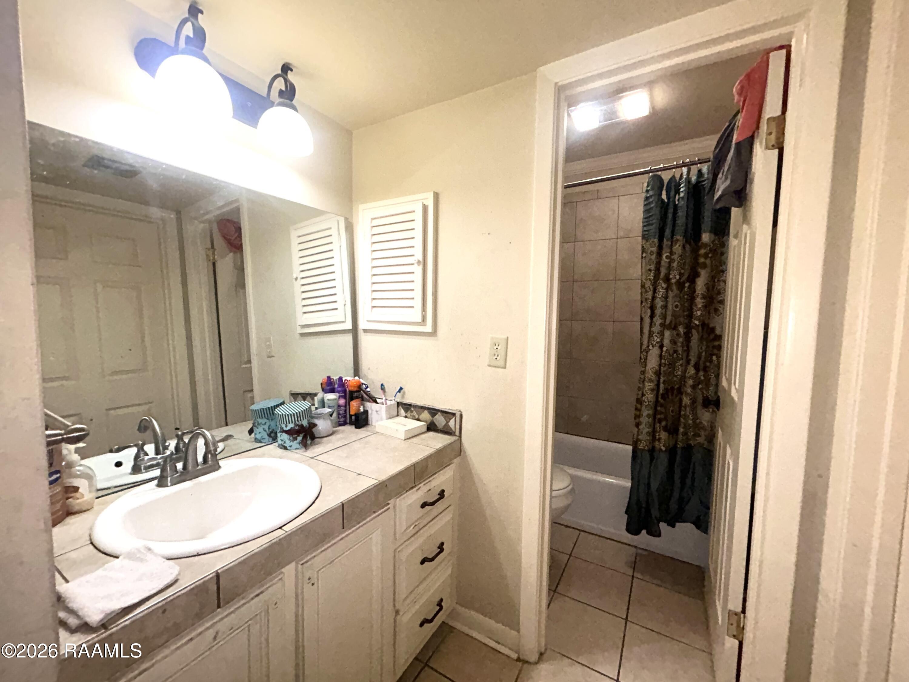 220 Doucet Road, Unit 154G Lafayette, LA 70503 - Photo 6 of 10 Bathroom