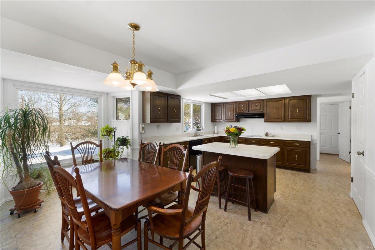 155 Forest Club Drive Clarkson Valley, MO 63005 - Photo 11 of 28