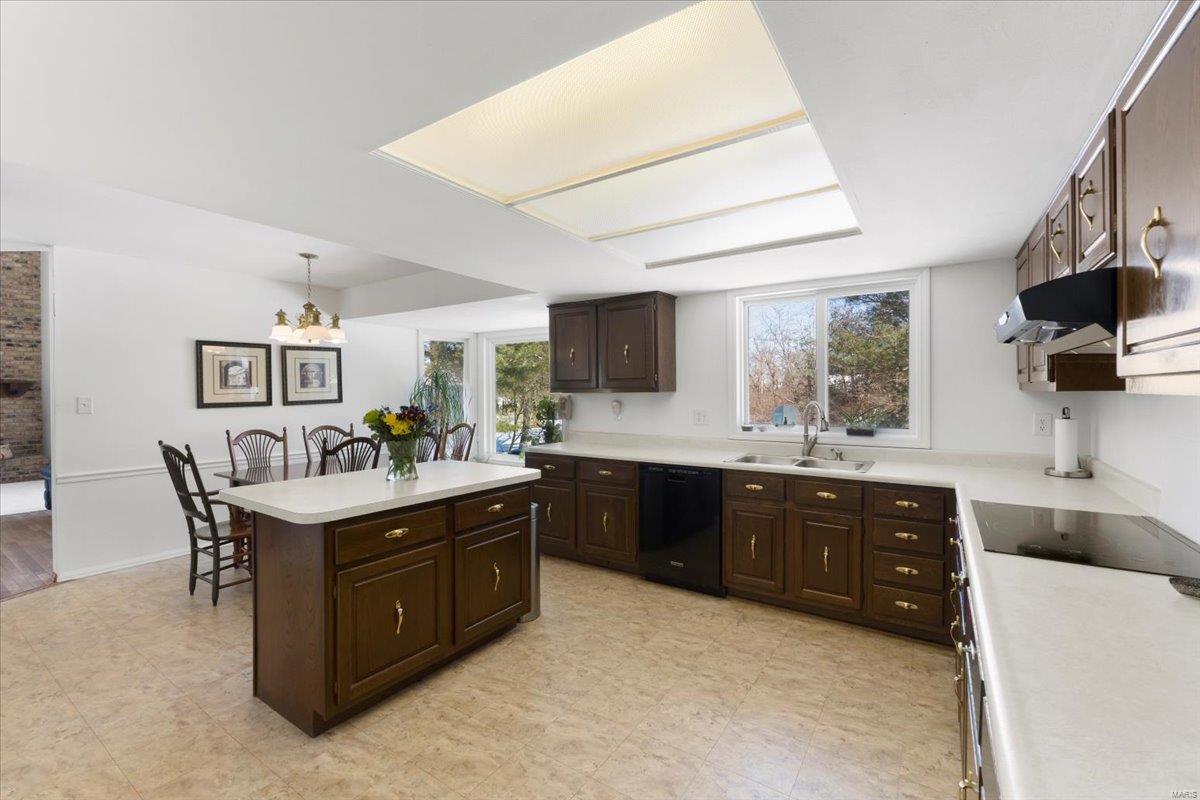 155 Forest Club Drive Clarkson Valley, MO 63005 - Photo 12 of 28