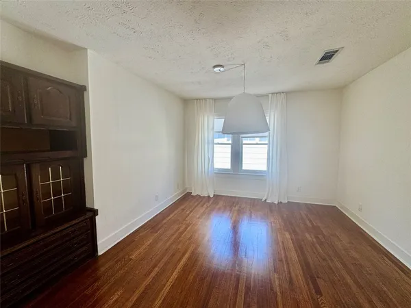 $2,150 | 2406 Elmen Street, Houston, TX 77019