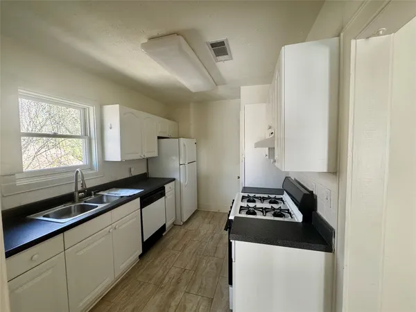 $2,150 | 2406 Elmen Street, Houston, TX 77019