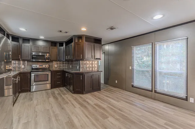 $1,400 | 13154 South Lee Shore Drive, Willis, TX 77318