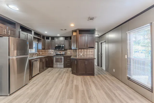 $1,400 | 13154 South Lee Shore Drive, Willis, TX 77318