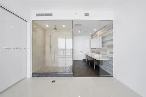 $950,000 | 1100 Biscayne Boulevard, Unit 4402, Miami, FL 33132