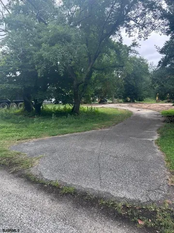 $295,000 | 18 Ravenwood E Drive, Cape May Court House, NJ 08210