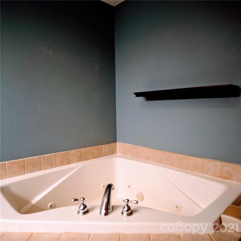 748 Rogers Road Franklin, NC 28734 - Photo 12 of 22 Gallery Image 12