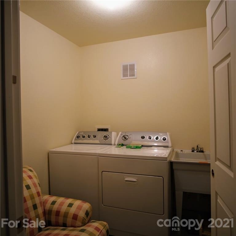 748 Rogers Road Franklin, NC 28734 - Photo 17 of 22 Gallery Image 17