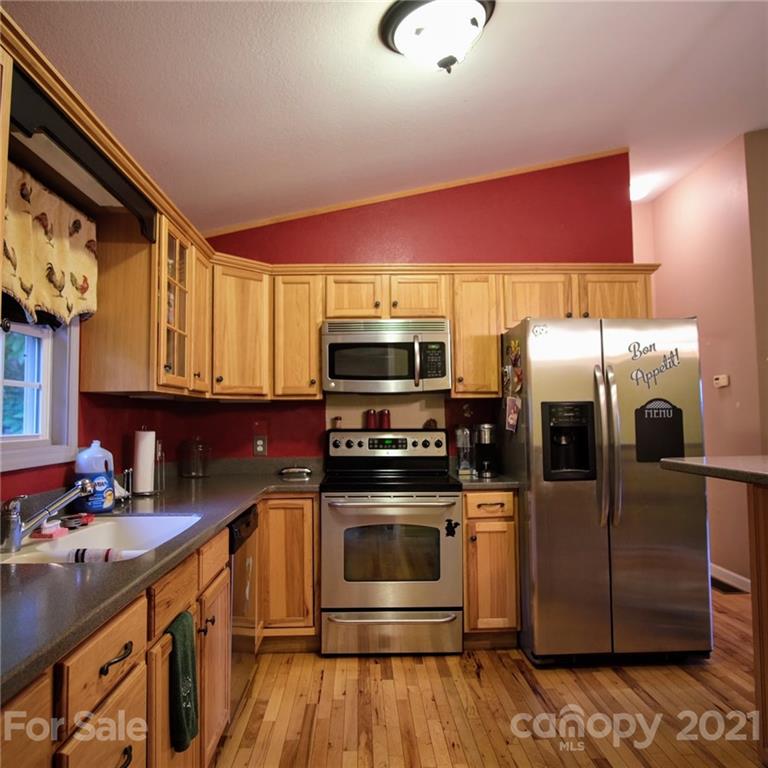 748 Rogers Road Franklin, NC 28734 - Photo 4 of 22 Gallery Image 4