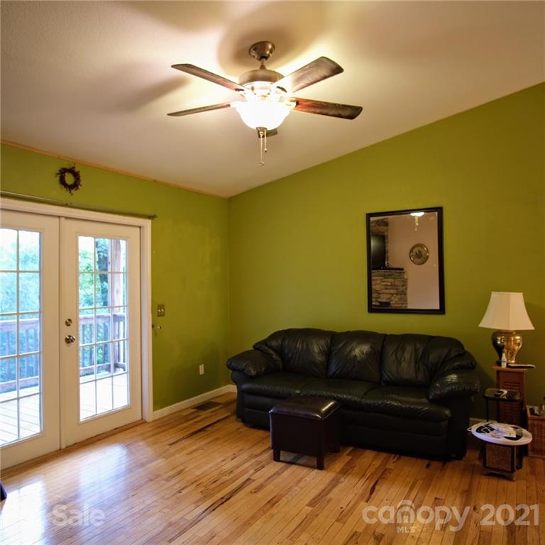 748 Rogers Road Franklin, NC 28734 - Photo 9 of 22 Gallery Image 9