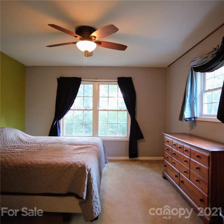 748 Rogers Road Franklin, NC 28734 - Photo 10 of 22 Gallery Image 10