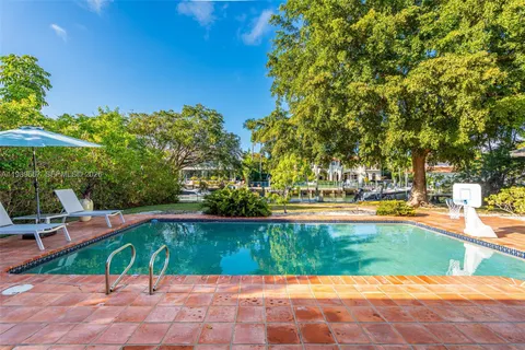 $11,600,000 | 221 Knollwood Drive, Key Biscayne, FL 33149